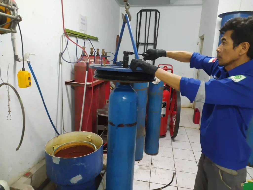 proses hydrotest tabung oksigen cascade